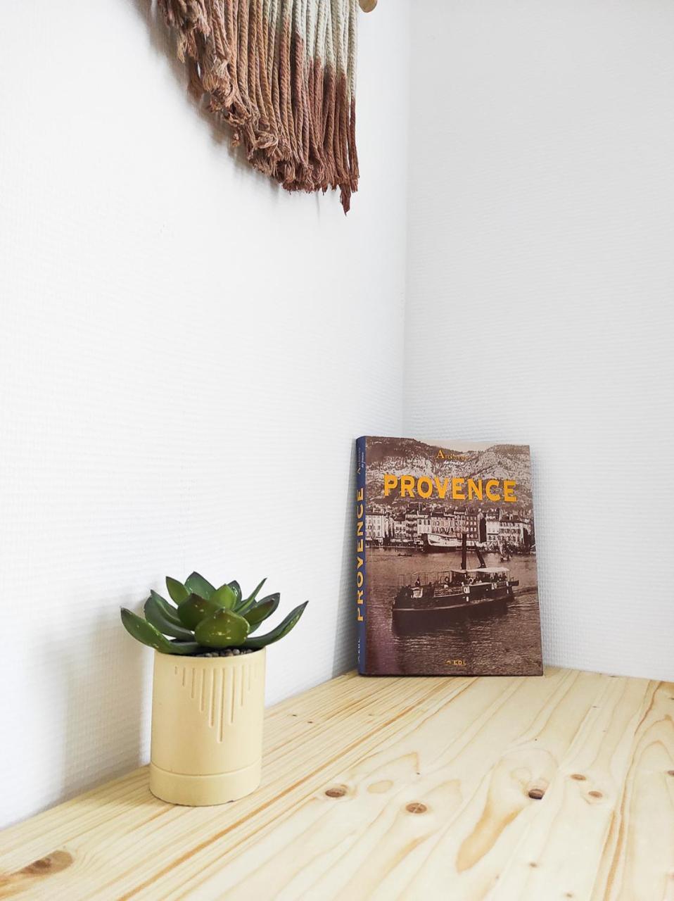 Le Cosy Valcros, Design Et Confort Aix-en-Provence Luaran gambar