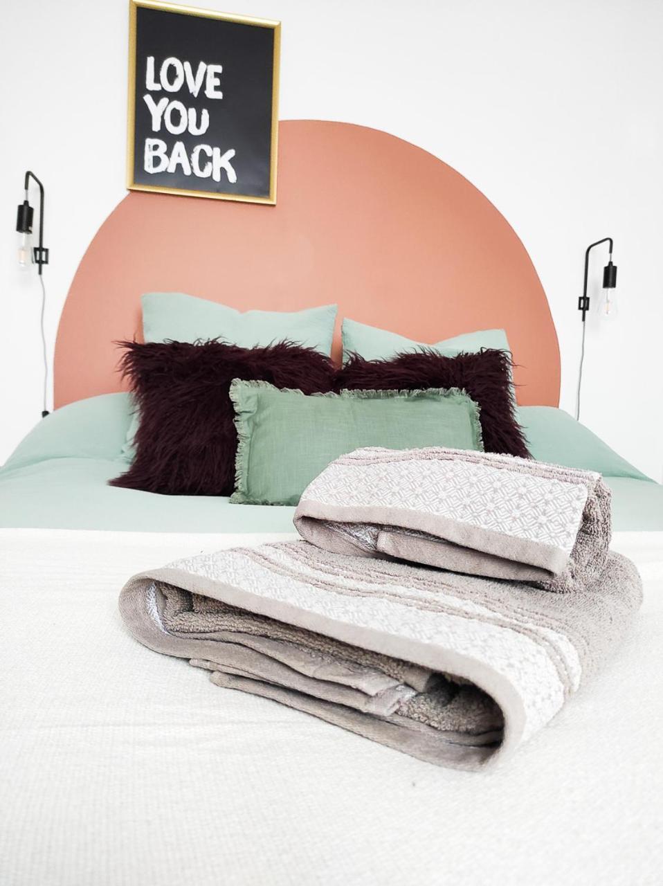 Le Cosy Valcros, Design Et Confort Aix-en-Provence Luaran gambar